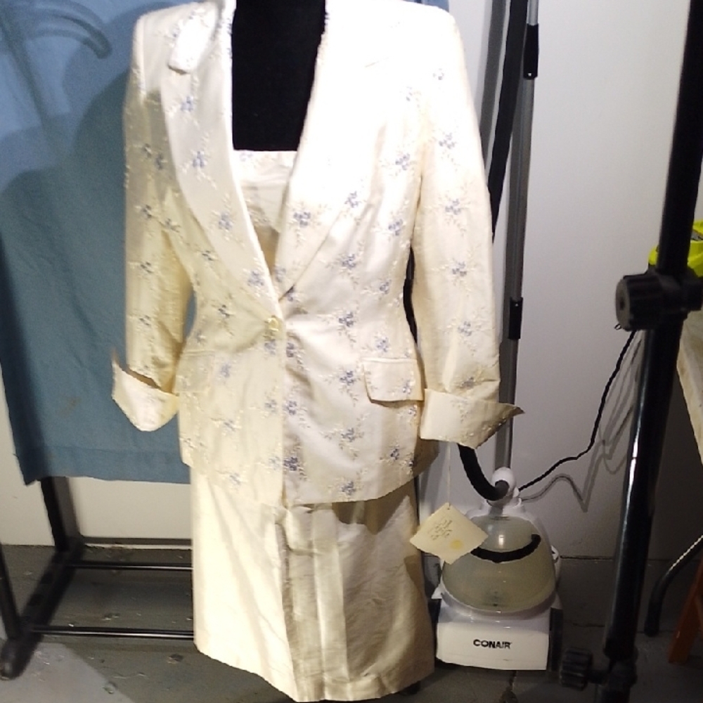 Vintage Badgley Mischka Cream and Blue Floral Silk 3 PCs Suit